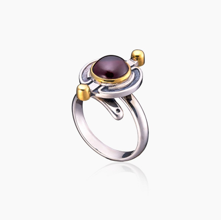 Серебряное кольцо «Кассиопея» с гранатом