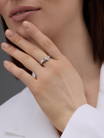 Кольцо из серебра с бриллиантом