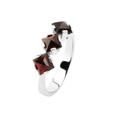 Кольцо серебряное «Конус» с гранатом