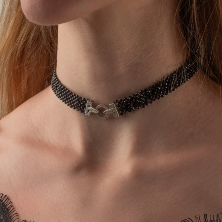 Серебряное колье с фианитами и шпинелью