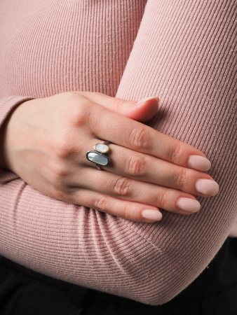 Кольцо из серебра с перламутром