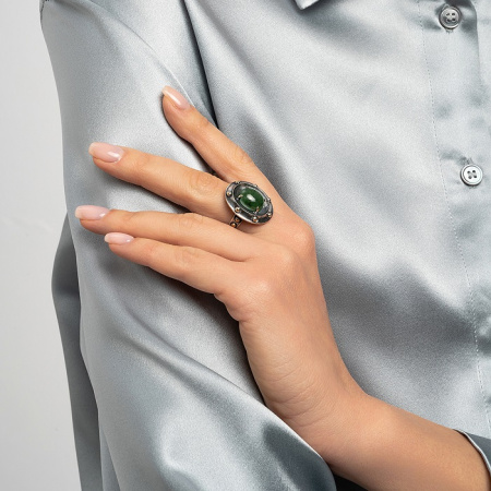 Серебряное кольцо с камнем нефрит