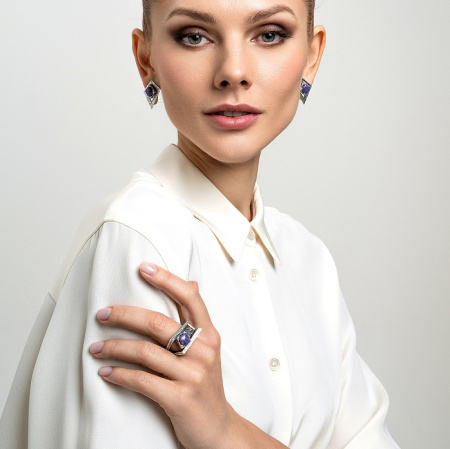 Кольцо из серебра с камнем чароит