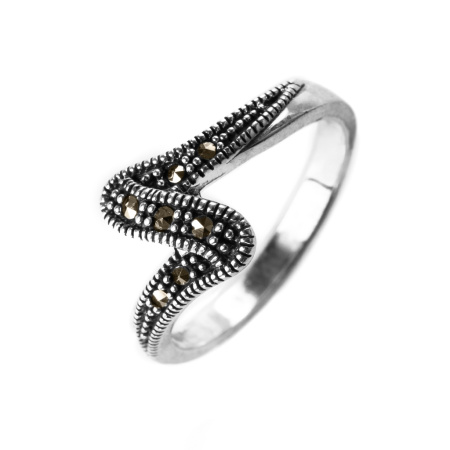 Серебряное кольцо с марказитами