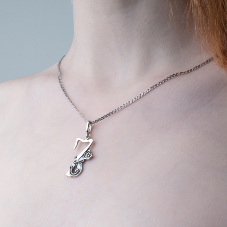 Кулон из серебра «Семерка»