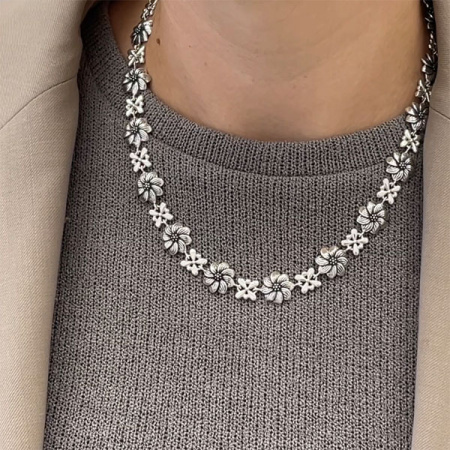 Серебряное колье «Цветочки»