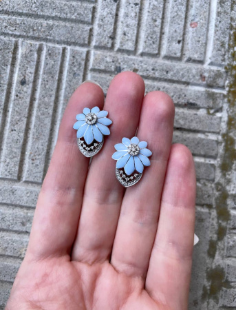 Серебряные серьги с фианитами и эмалью