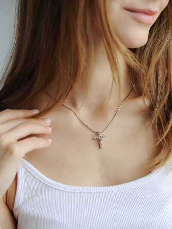 Подвеска из серебра с бриллиантами «Крест»