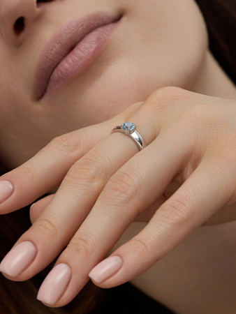 Серебряное кольцо с бриллиантом и топазом