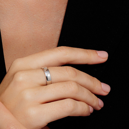 Серебряное кольцо с бриллиантом