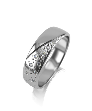 Обручальное кольцо из серебра с фианитами