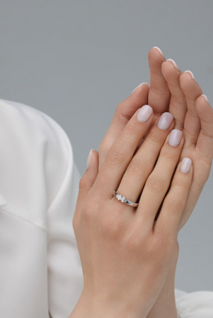 Серебряное кольцо с бриллиантом