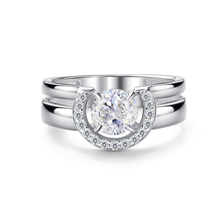 Серебряное кольцо с горным хрусталем и фианитами