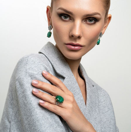 Кольцо из серебра с камнем малахит