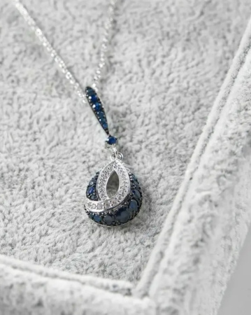 Серебряная подвеска с сапфиром и фианитами