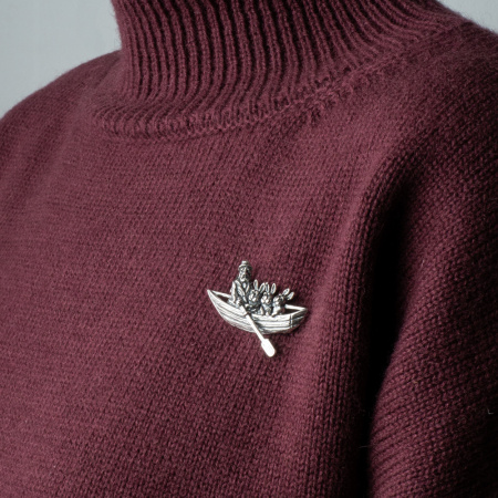 Серебряная брошь «Спасай Мазай!»