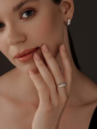 Кольцо из серебра с бриллиантом