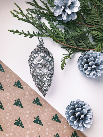 Серебряная елочная игрушка «Шишка»