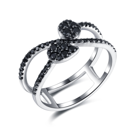 Кольцо из серебра со шпинелью