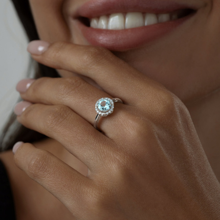 Серебряное кольцо с топазом и фианитами