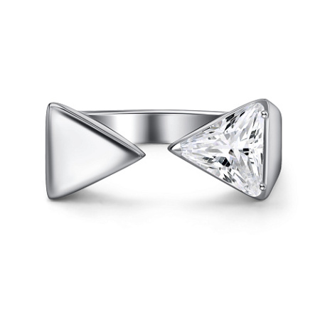 Кольцо из серебра с фианитами