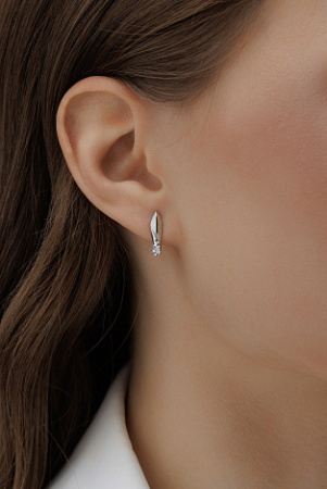 Серебряные серьги с бриллиантом