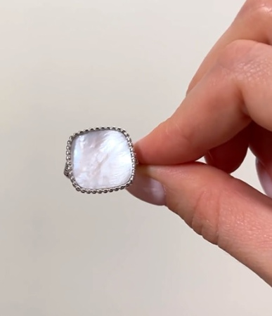 Кольцо из серебра с перламутром