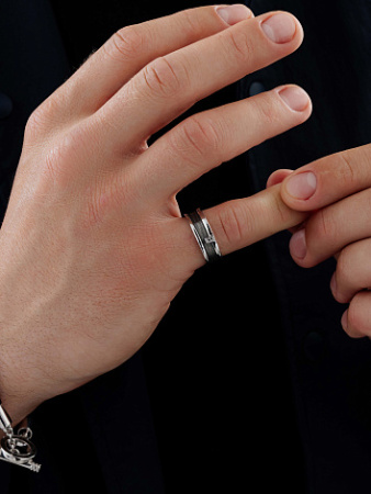 Серебряное кольцо с бриллиантом