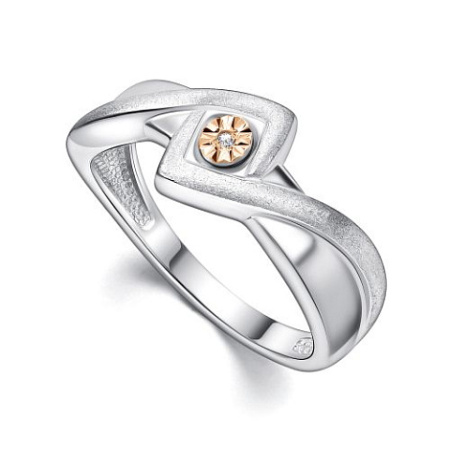 Серебряное кольцо с бриллиантом