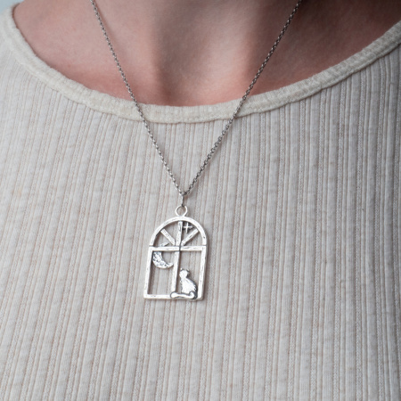 Серебряная подвеска «Кошка на окошке»