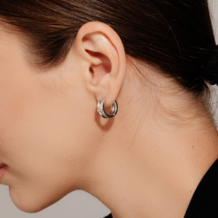 Серебряные серьги-кого с бриллиантом