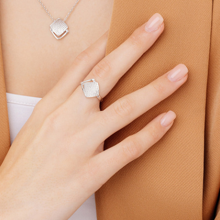 Серебряное кольцо с бриллиантом