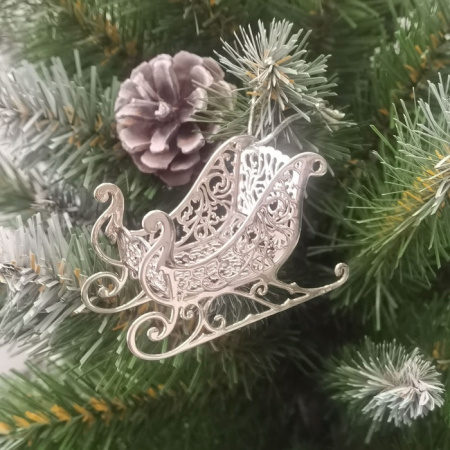 Серебряная елочная игрушка «Сани»