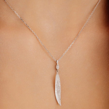 Серебряное колье с бриллиантом «Перо»