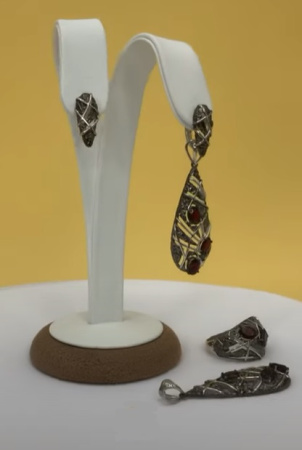 Серебряные серьги с гранатами