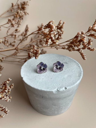 Пусеты из серебра «Анютины глазки» сиреневые