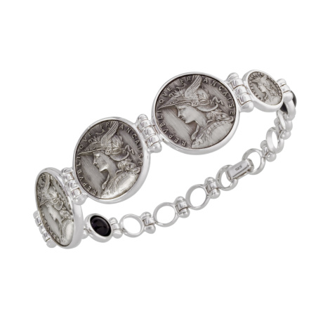 Серебряный браслет с монетой