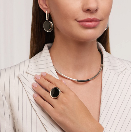 Серебряное кольцо «Пьедестал» с ониксом