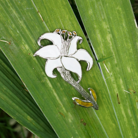 Серебряная брошь с эмалью «Лилия»