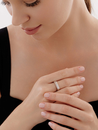 Серебряное кольцо с бриллиантом