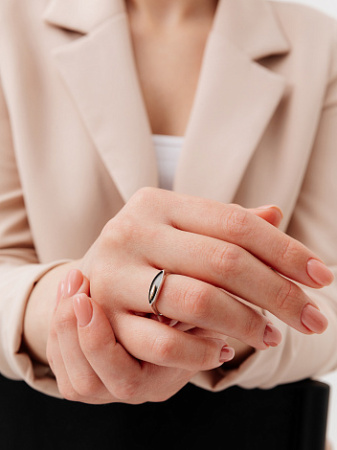 Серебряное кольцо с бриллиантом