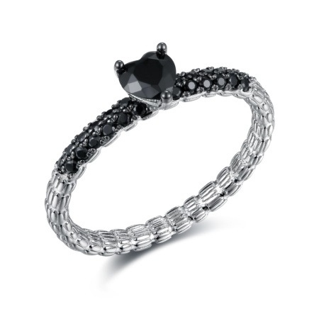 Кольцо из серебра со шпинелью «Сердце»