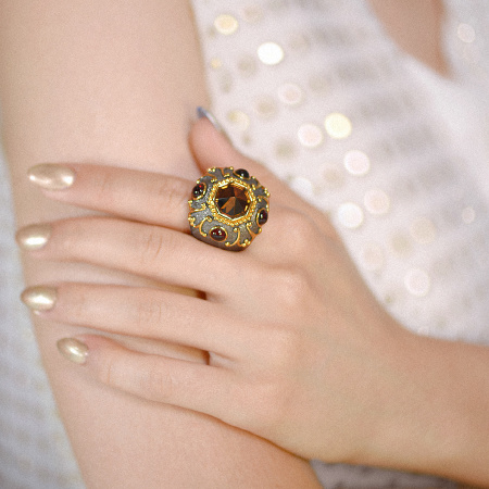 Кольцо из серебра с коньячным кварцем и гранатом