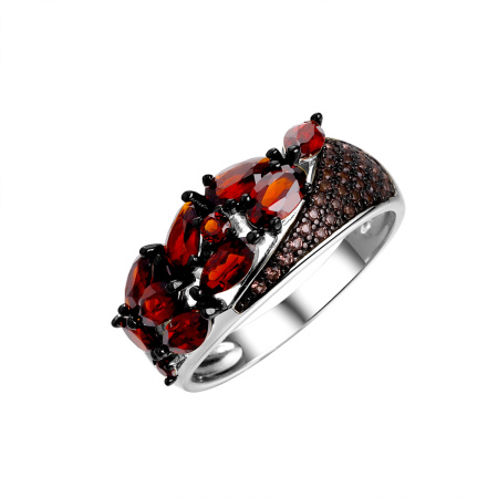 Серебряное кольцо с гранатом