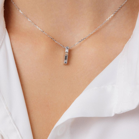 Серебряное колье с бриллиантом