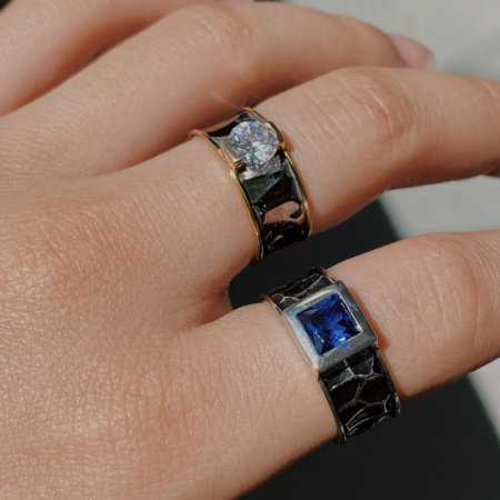 Кольцо из серебра со шпинелью