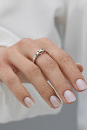 Серебряное кольцо с бриллиантом