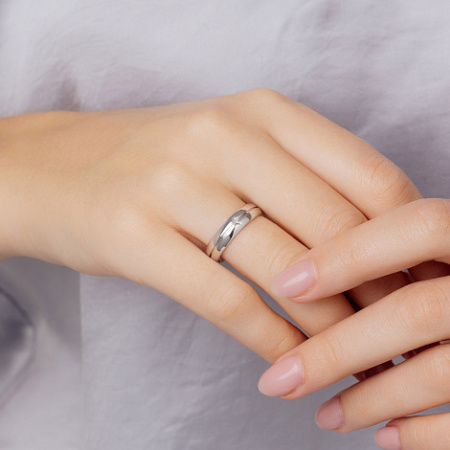 Серебряное обручальное кольцо с бриллиантом