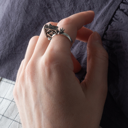 Кольцо из серебра «Домик»