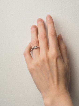 Серебряное кольцо с бриллиантом